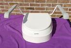 Toiletverhoger Aquatec 900 met armsteunen, Diversen, Verpleegmiddelen, Ophalen, Zo goed als nieuw
