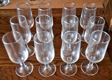 12 petits verres  