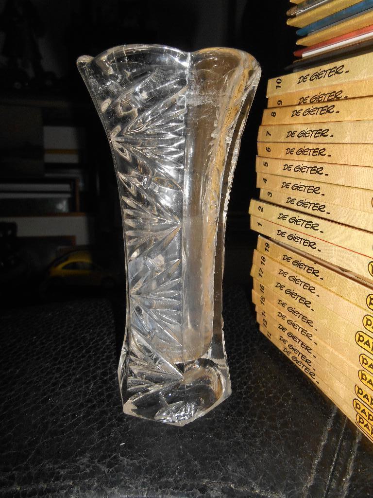 Vase en verre moulé +-15cm, Enlèvement ou Envoi