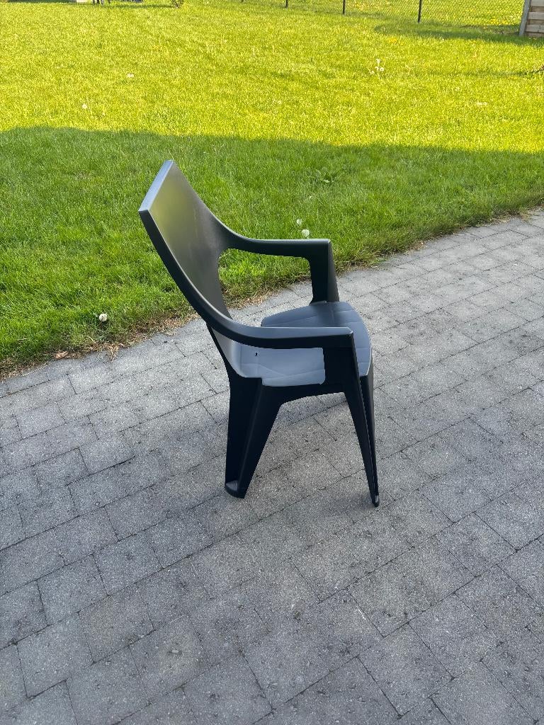 Moderne stapelbare zwarte tuinstoelen, Tuin en Terras, Tuinstoelen, Ophalen, Gebruikt, Kunststof, Stapelbaar