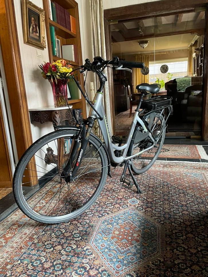 Elektrische fiets Krigori, Fietsen en Brommers, Elektrische fietsen, Zo goed als nieuw, 30 tot 50 km per accu, Ophalen