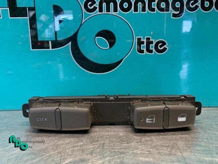 Commutateur verrouillage central des portes d'un Fiat Idea (, Autos : Pièces & Accessoires, Autres pièces automobiles, Fiat, Utilisé