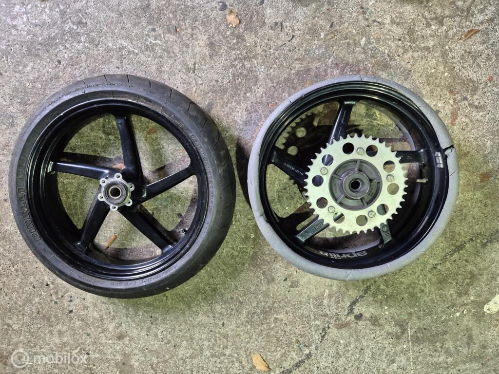 Achterwiel voorwiel wielen velgen 5 spaaks Aprilia, Enlèvement ou Envoi, Factorystore.service@ducati.com, Via Antonio Cavalieri Ducati, 74/5, 74/6, 40132 Bologna BO