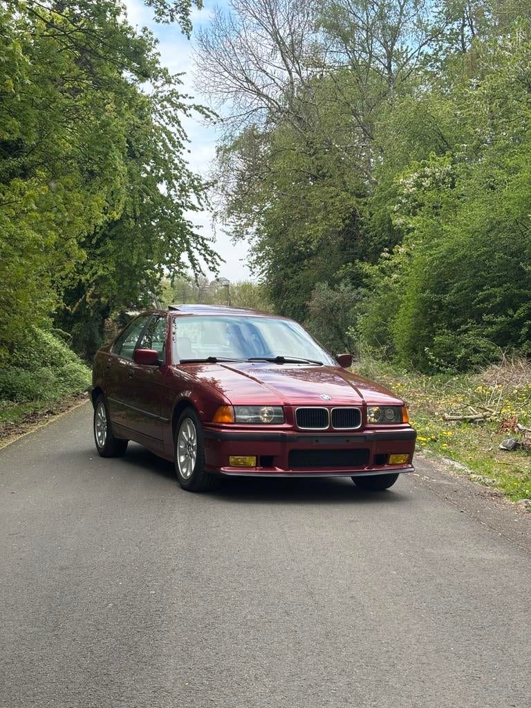 BMW E36, Autos, BMW, Particulier, Série 3, Toit ouvrant, Diesel, Berline, 4 portes, Automatique, Rouge, Gris, Cuir, Propulsion arrière
