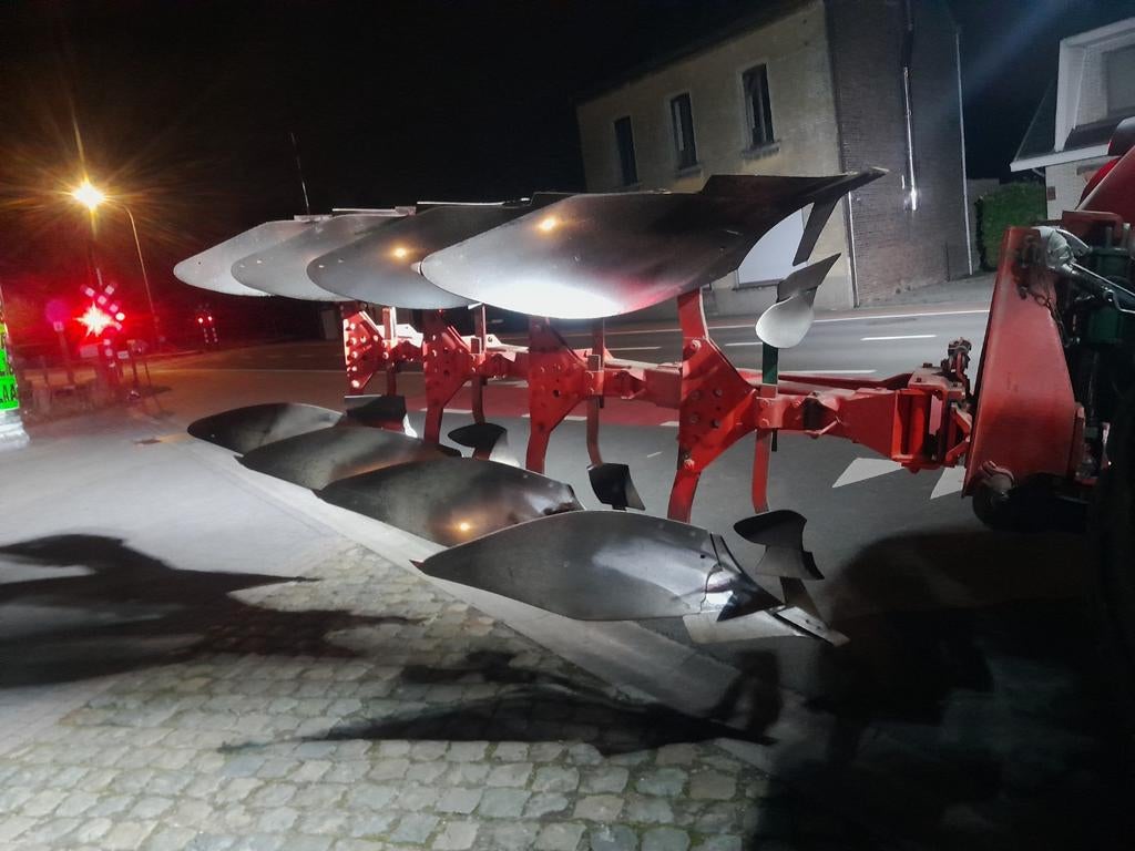 Charrue à 4 ciseaux Kverneland, Articles professionnels, Agriculture | Outils, Enlèvement