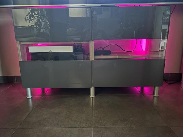 Meuble TV Ikea Besta customiser éclairage LED, Maison & Meubles, Armoires | Mobilier de télévision, Utilisé, Moins de 100 cm, 100 à 150 cm