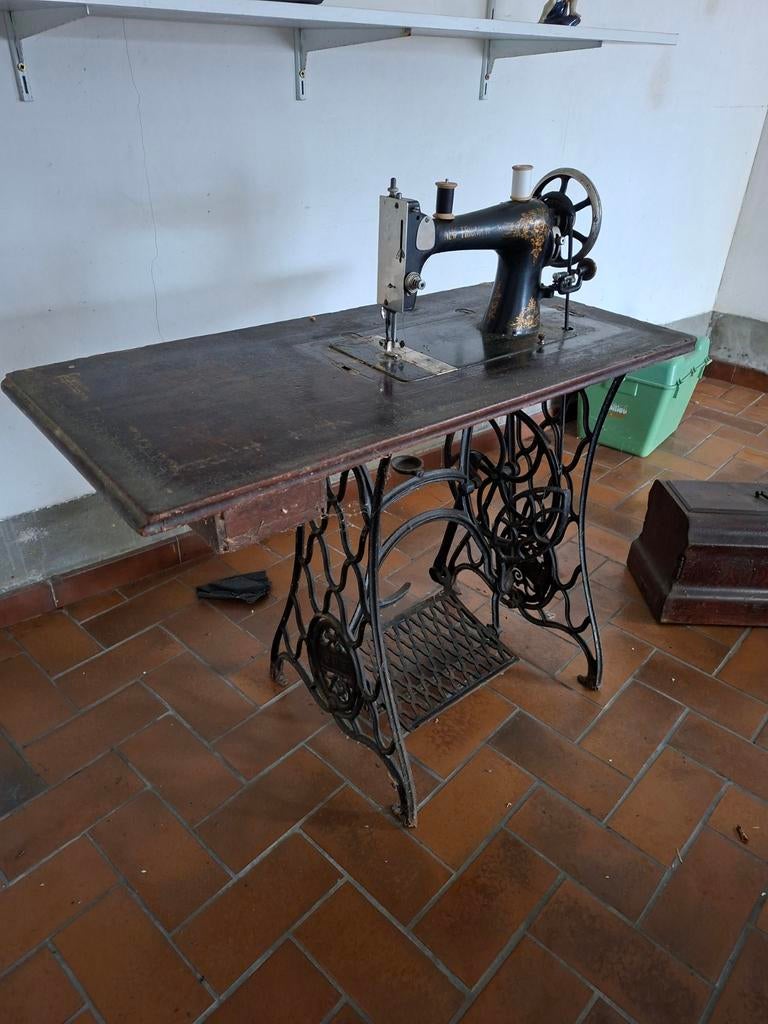Antieke naaimachiene, Antiek en Kunst, Antiek | Naaimachines, Ophalen