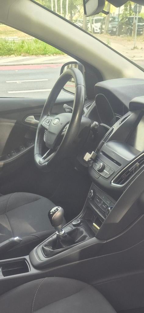 Goed onderhouden,wagen is proper ,zowel intrrieur als exteri, Focus, Argent ou Gris, Euro 6, Boîte manuelle