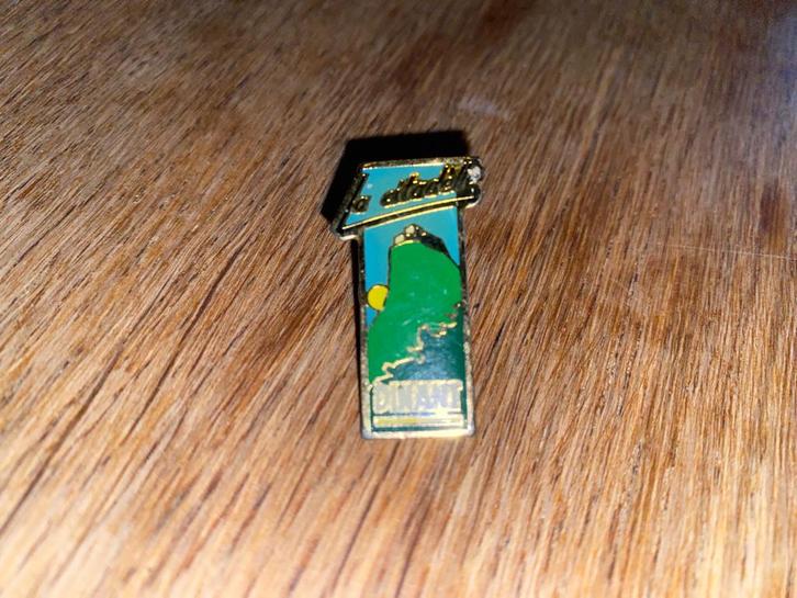 Pin’s Dinant Citadelle vintage Collector ‘90s Bon état, Collections, Broches, Pins & Badges, Utilisé, Insigne ou Pin's, Ville ou Campagne