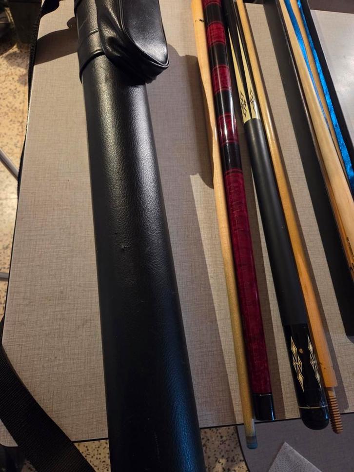 Queue de billard une Buffalo et une Maxton, Sport en Fitness, Biljarten en Poolen, Ophalen