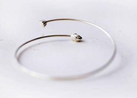 Lotus in open verzilverde armband, Bijoux, Sacs & Beauté, Bracelets, Neuf, Argent, Argent, Enlèvement ou Envoi