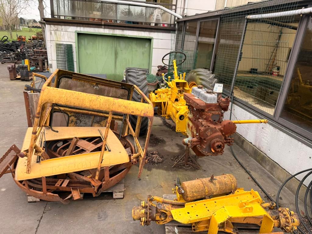 Grand tracteur avec tous les accessoires à brancher ensemble, Articles professionnels, Enlèvement