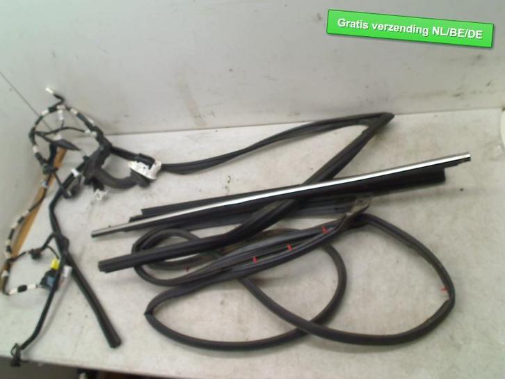 PORTIERRUBBER LINKS VOOR lijsten Toyota C-HR (X1,X5), Auto-onderdelen, Overige Auto-onderdelen, Toyota, Gebruikt