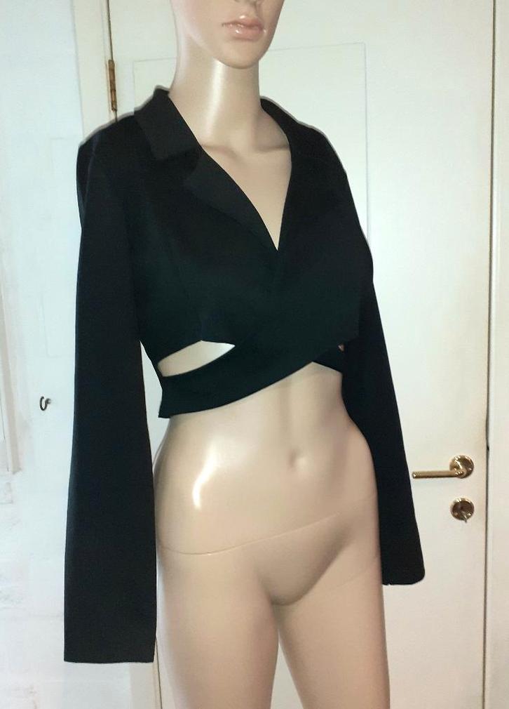 Blazer cropped zwart Boohoo S of 36, Kleding | Dames, Jasjes, Kostuums en Pakken, Nieuw, Jasje, Maat 36 (S), Zwart, Ophalen of Verzenden