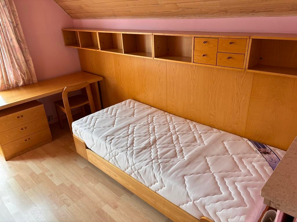 Bed,kast, bureautje, Ophalen, Zo goed als nieuw