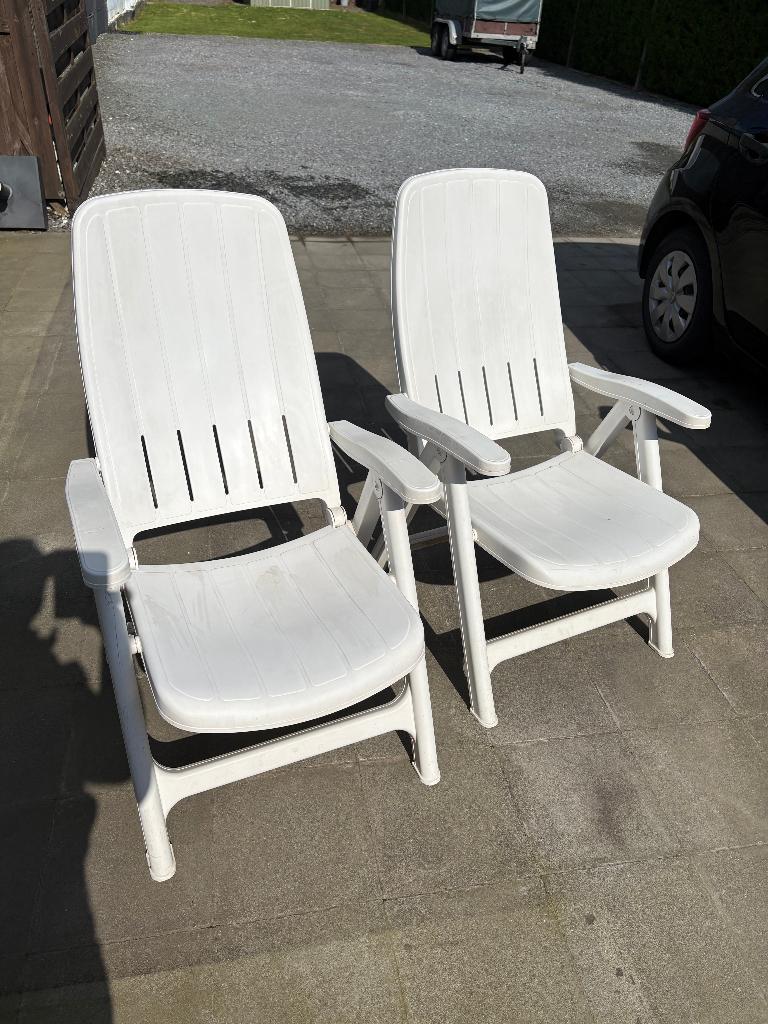 2 wit plooibare en verstelbare tuinstoelen, Ophalen, Gebruikt, Plastic, Inklapbaar