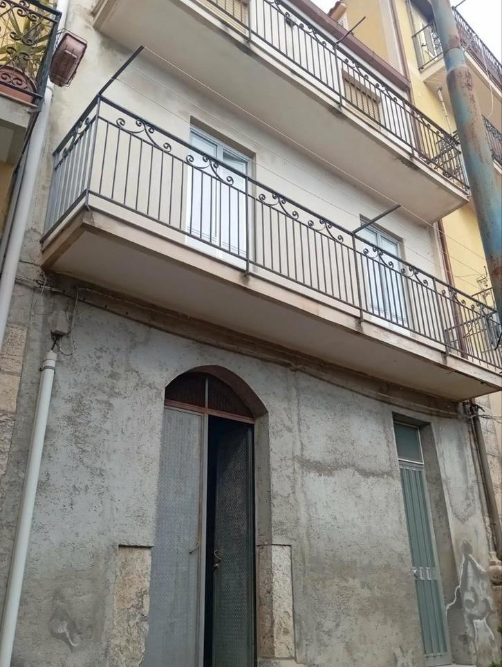 Bloc de 2 maisons - 3 étages Messina, Sicile Vente, Immo, Huizen en Appartementen te koop