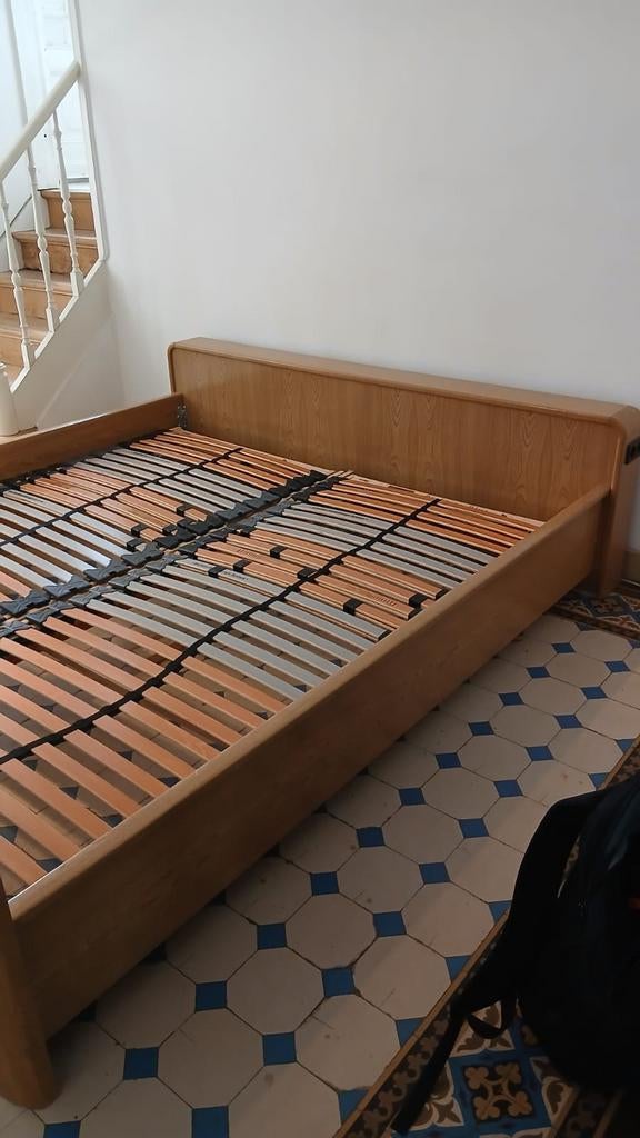 Lit 180x200 cm avec prises électriques, Enlèvement