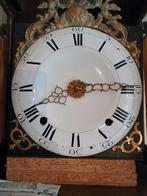 vroege Franse Comtoiseklok met spillegang 18de eeuws, Ophalen