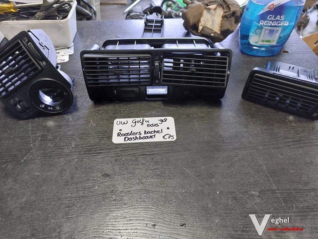 VW Golf 4 5drs roosters kachel dashboard '98, Auto-onderdelen, Dashboard en Schakelaars, Gebruikt, Ophalen of Verzenden