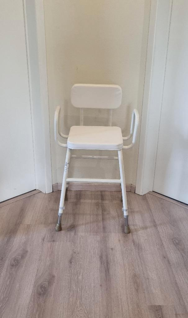 Aquatec douchestoel - Nieuw, Huis en Inrichting, Stoelen, Zo goed als nieuw, Wit, Ophalen