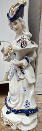 Vintage porseleinen beeld vrouw rococo stijl, Antiek en Kunst, Ophalen