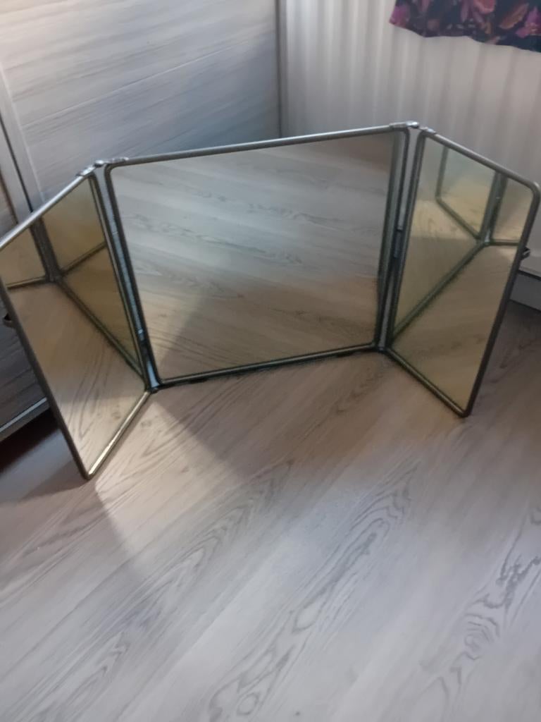 Drieluik spiegel, Ophalen