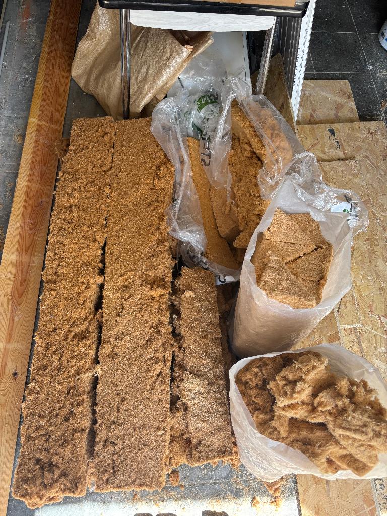 Isolation de fibre de bois a donner, Bricolage & Construction, Isolation & Étanchéité, 8 à 12 cm, Enlèvement, Autres matériaux