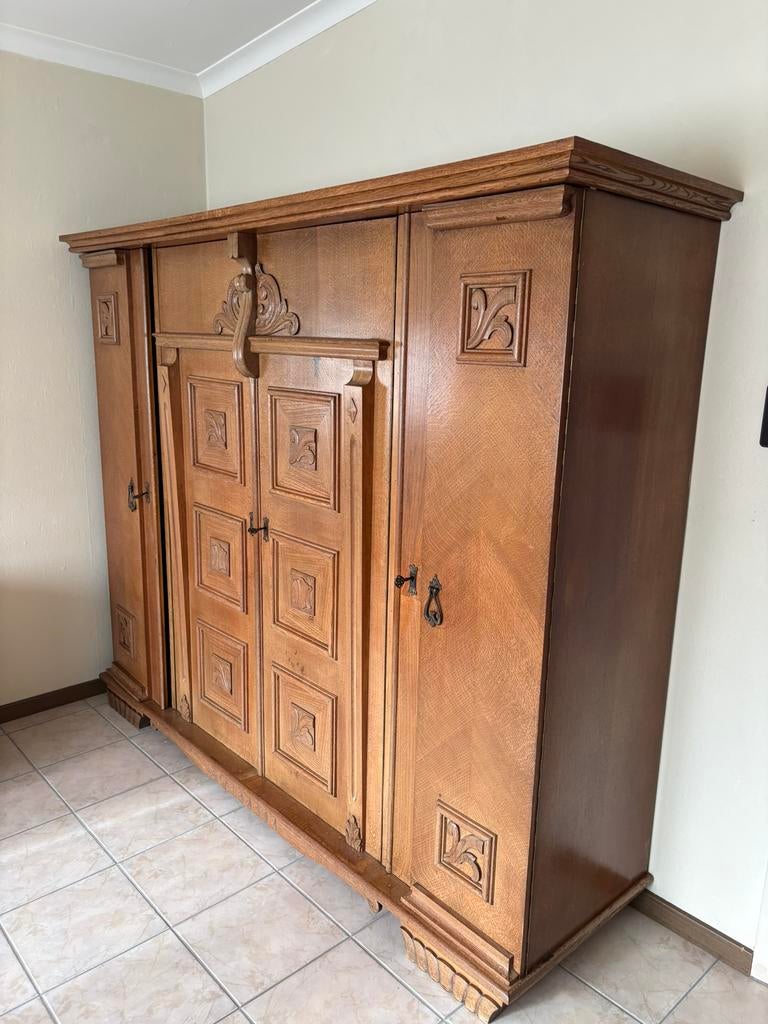 Kleerkast 4 deuren en commode met spiegel, Antiek en Kunst, Ophalen