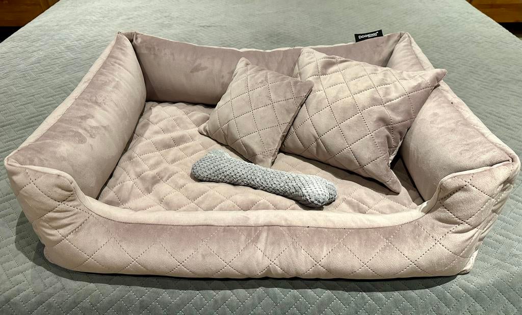 Mooi hondenbed / hondenmand / beautiful dog bed, Dieren en Toebehoren, Ophalen, Zo goed als nieuw