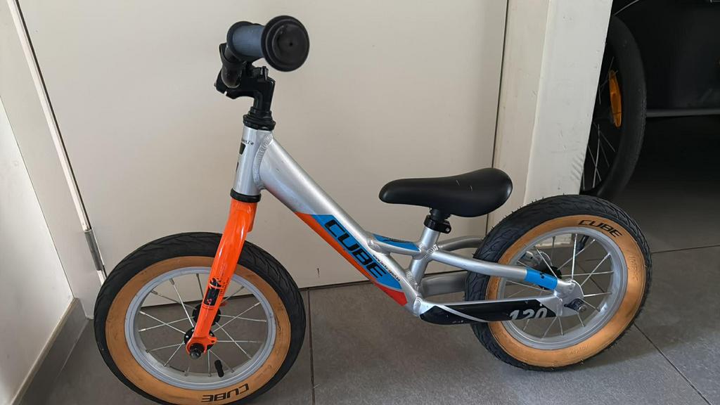 Loopfiets cube, Fietsen en Brommers, Fietsen | Kinderfietsjes, Ophalen, Gebruikt, Minder dan 16 inch