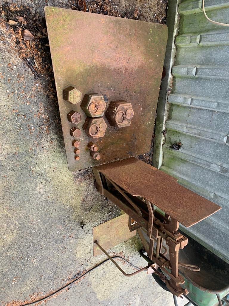 Weegschaal baskuul, Ophalen