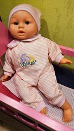 Zachte babypop + extra's (doktersgerief, papflesjes, kleren), Kinderen en Baby's, Ophalen, Zo goed als nieuw, Babypop