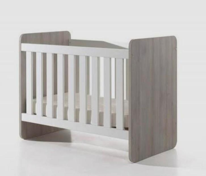 Babykamer met meegroeibed, Kinderen en Baby's, Kinderkamer | Complete kinderkamers, Zo goed als nieuw, Ophalen