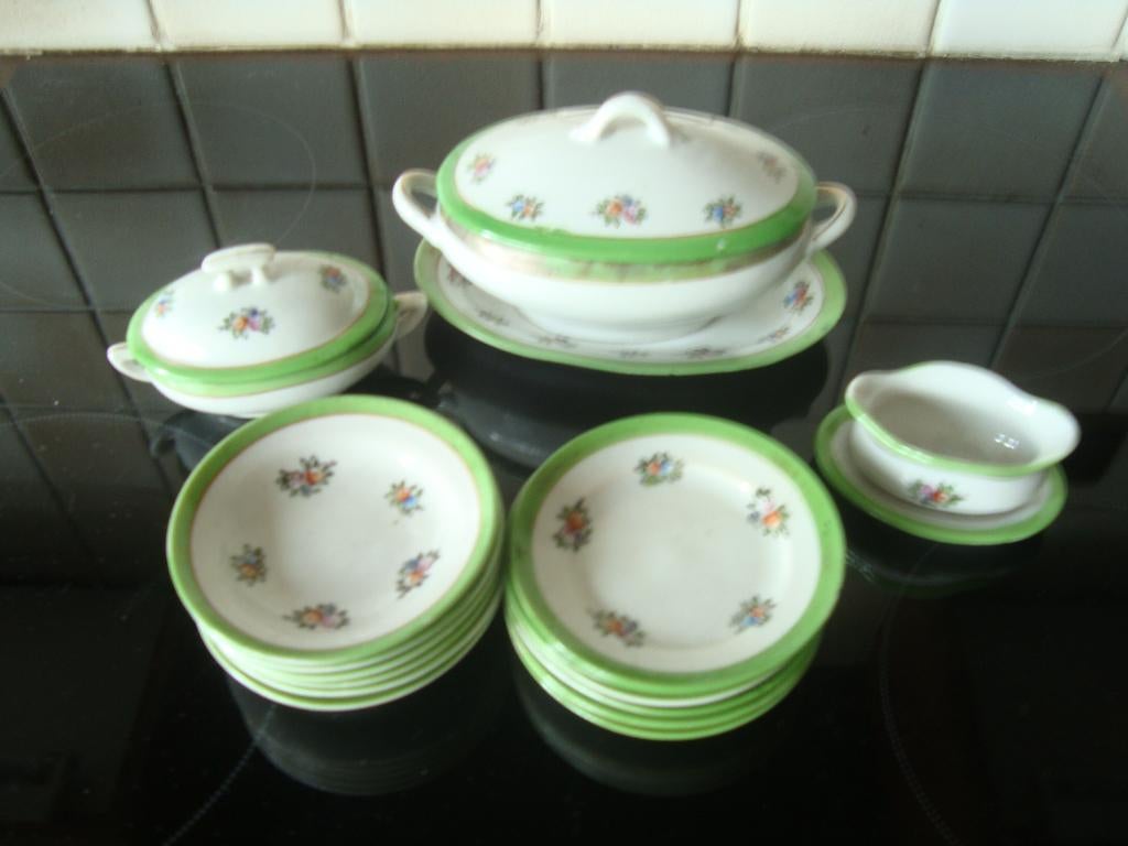 Porseleinen kinderserviesje., Ophalen