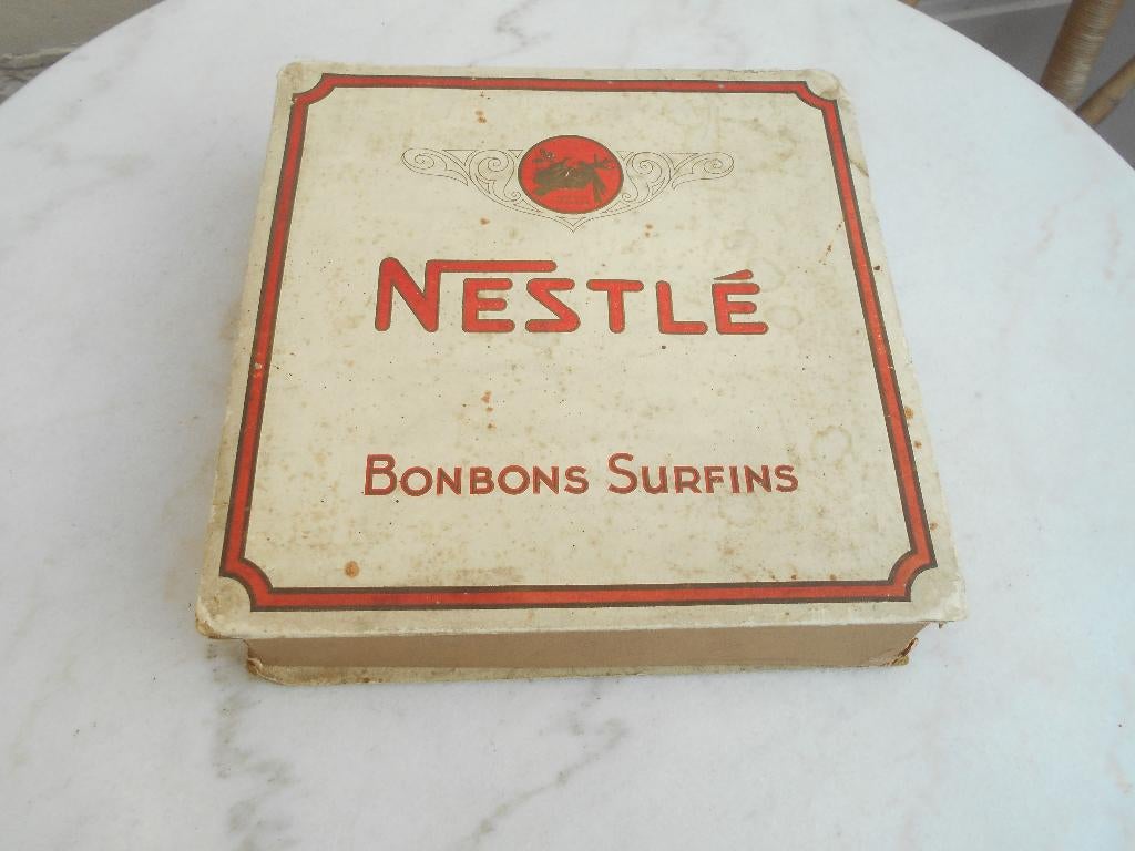 rare ancienne boite en carton Nestlé bonbons surfins, Antiquités & Art, Enlèvement ou Envoi