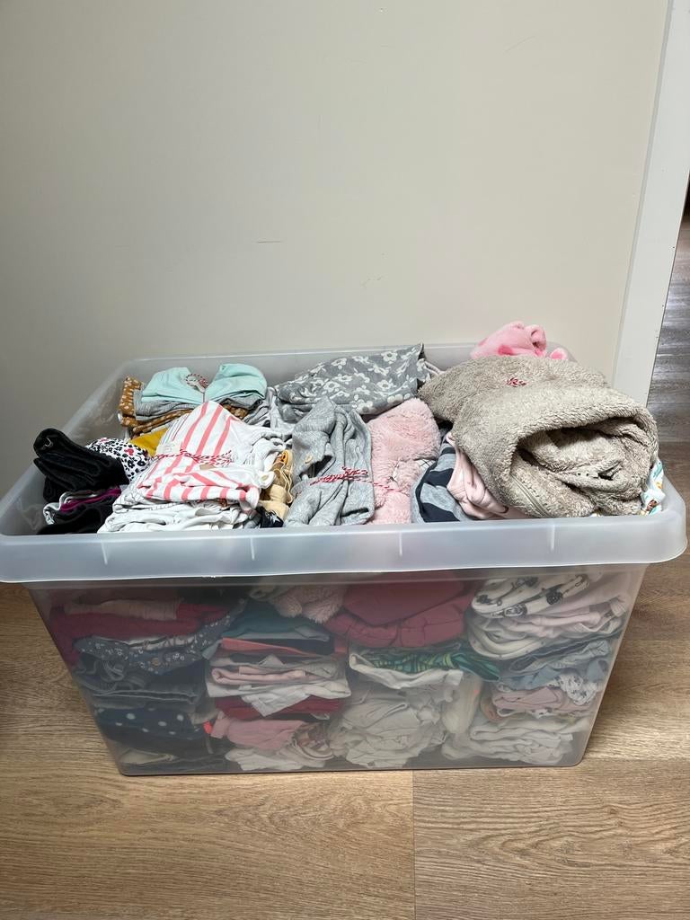 Boîte 80-86 /filles/227 pièces, Enlèvement ou Envoi, Comme neuf, Fille, Autres types