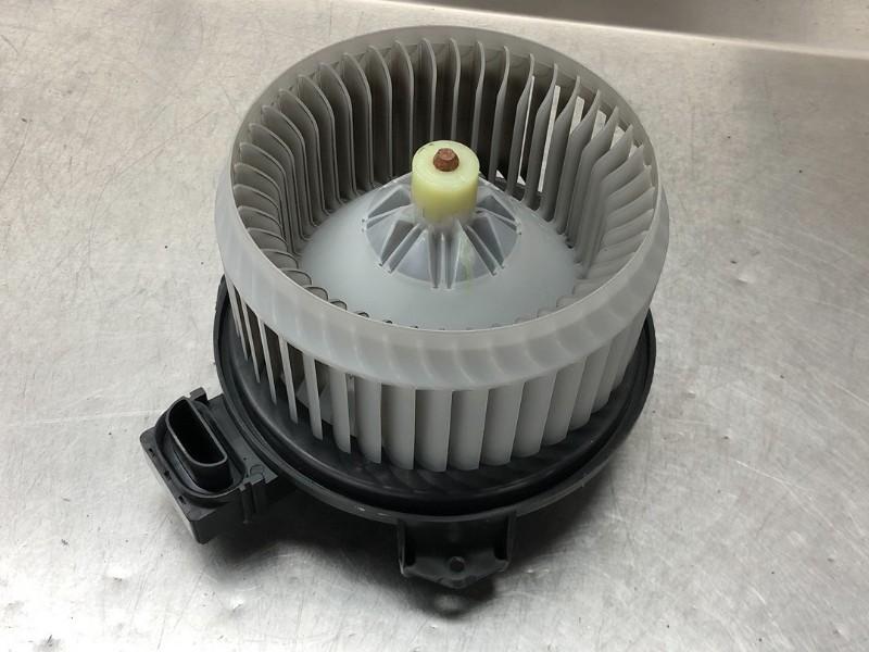 VENTILATEUR RADIATEUR MOTEUR Suzuki Swift (ZA / ZC / ZD), DENSO EUROPE B.V., Info@denso.nl, Utilisé, Hogeweyselaan 165
1382 JL  Weesp, NL