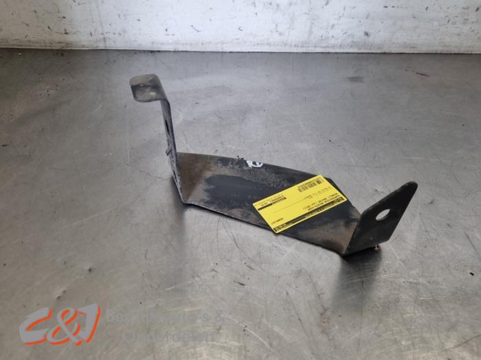 Support pare-chocs avant droit d'un Renault Master, Renault, -, 3 mois de garantie, Utilisé