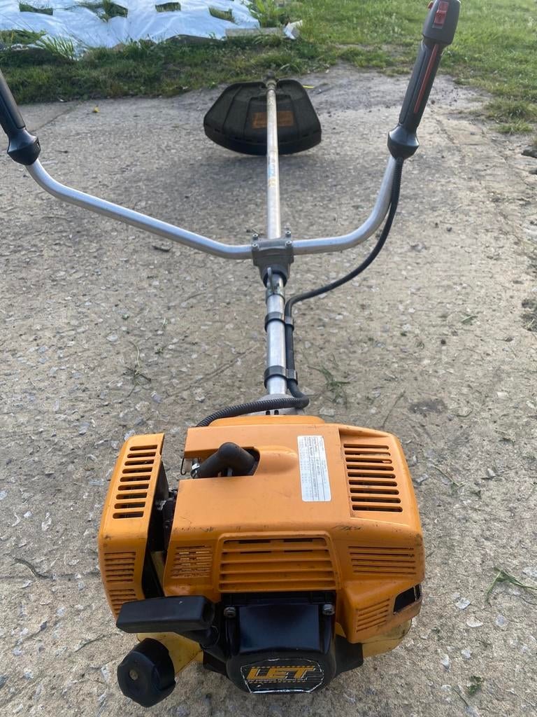 Débroussailleuse, Enlèvement, Comme neuf