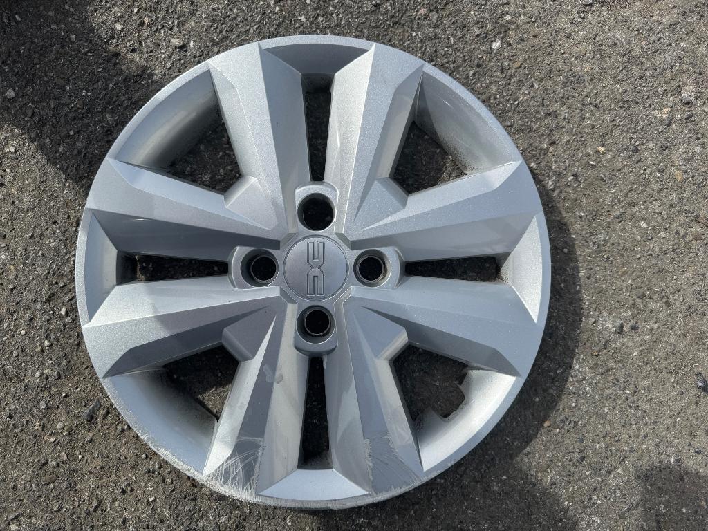 Enjoliveur Dacia 15 pouces, Autos : Divers, Enjoliveurs, Enlèvement ou Envoi, Utilisé