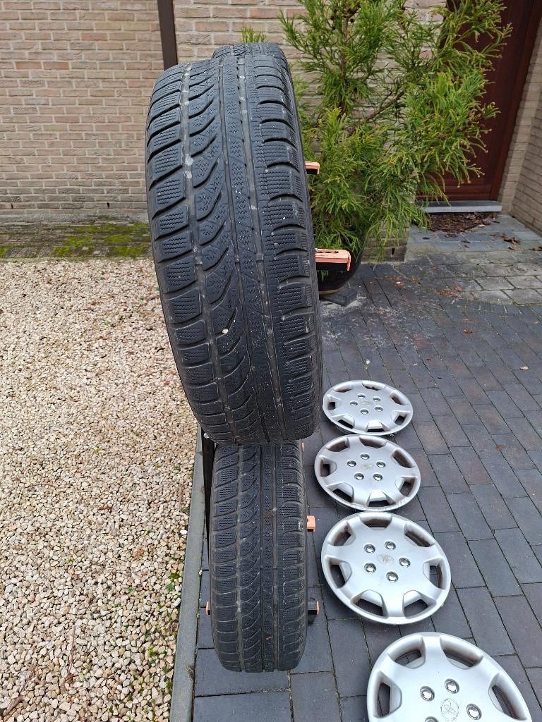 Staander met winterbanden, Auto-onderdelen, Banden en Velgen, Ophalen, 14 inch, Gebruikt, Band(en)