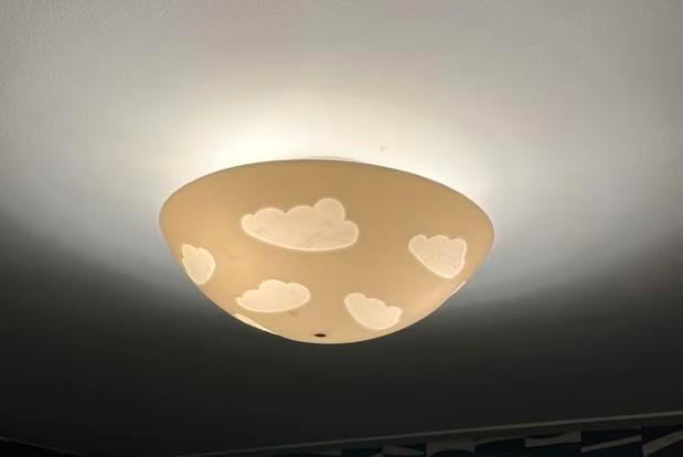 Ikea SKOJIG Plafondlamp *Perfecte staat*, Kinderen en Baby's, Kinderkamer | Inrichting en Decoratie, Zo goed als nieuw, Lamp, Ophalen of Verzenden