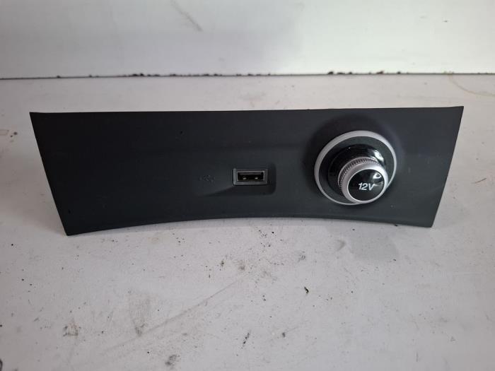 Connexion USB d'un Alfa Romeo Stelvio, -, 3 mois de garantie, Utilisé, Alfa Romeo