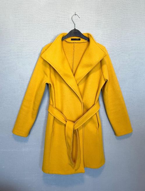 Okergele halflange jas van LolaLiza (M), Kleding | Dames, Jassen | Zomer, Gedragen, Maat 38/40 (M), Geel, Ophalen of Verzenden