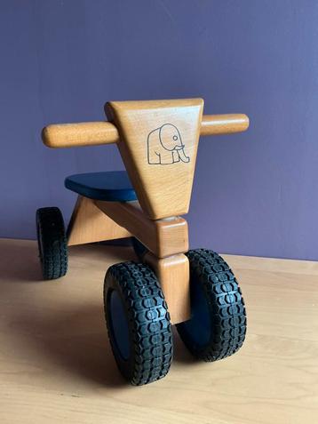 Houten loopfietsje beschikbaar voor biedingen