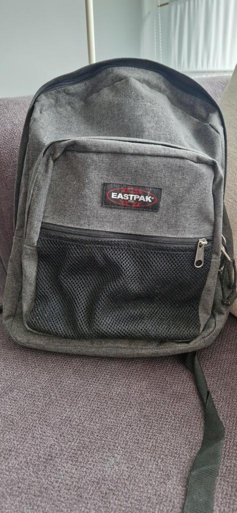 Eastpak cartable sac à dos pour secondaires parfait état, Bijoux, Sacs & Beauté, Sacs | Cartables, Comme neuf, Sac à dos, Gris