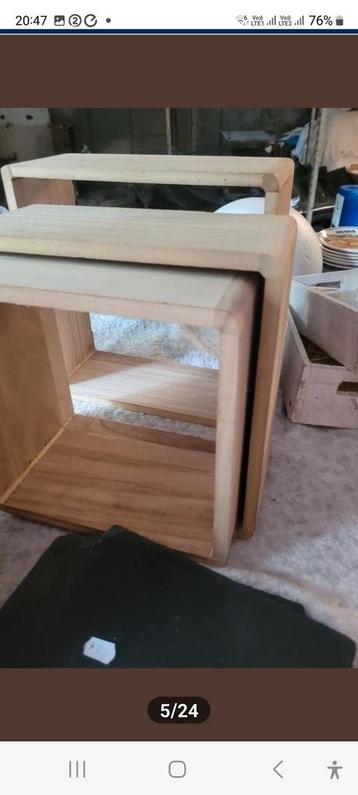 3 houten hangkastjes beschikbaar voor biedingen