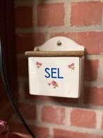 Ancienne boîte à sel murale faïence blanche couvercle bois, Antiquités & Art, Enlèvement