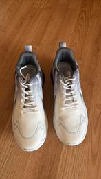 Superbe snickers blanc confortable et léger pointure 43 neuf, Enlèvement, Comme neuf, Blanc